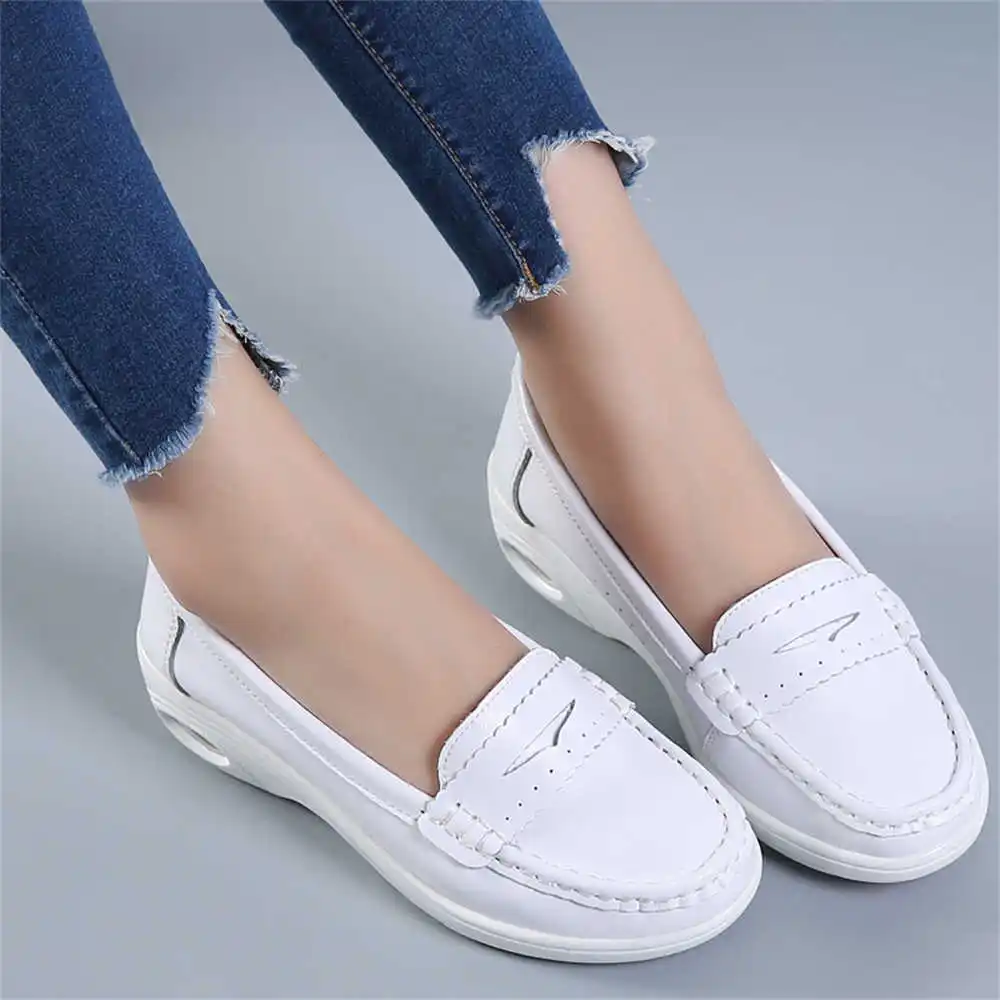 Thick Sole Slipon White Traine - مراجعة Classic Tech Office Number وسعره