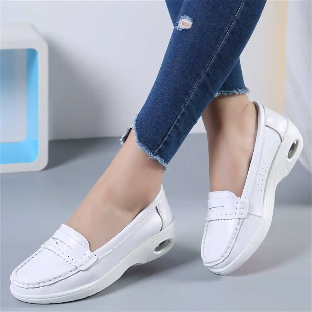 Thick Sole Slipon White Traine - مراجعة Classic Tech Office Number وسعره